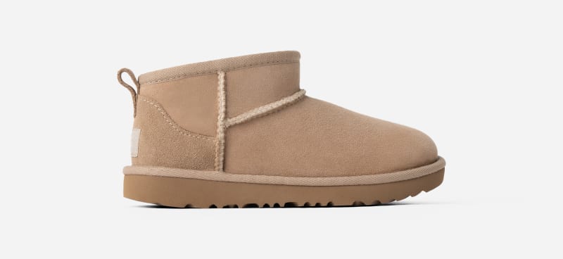 UGG® Classic Ultra Mini voor kinderen  in Beige, Maat 35, Dubbelzijdig