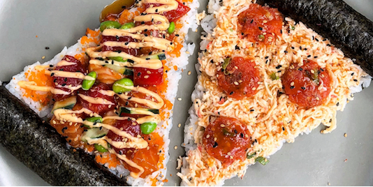 Sushi pizza voor liefhebbers van de Italiaanse en Japanse keuken