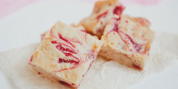 Mmm… Blondies met aardbeien 