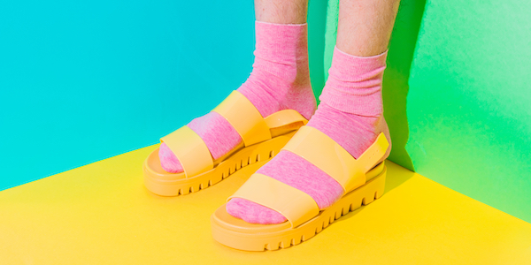 Nieuwe trend zomer 2023: Sokken in sandalen
