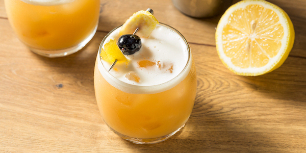 Mmm... Deze amaretto sour cocktail wil je proberen!