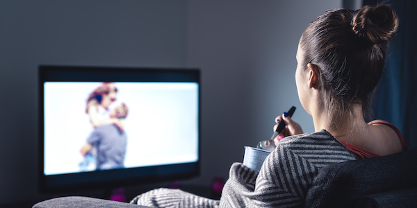 10x waarom we het heerlijk vinden om in de avond televisie te kijken