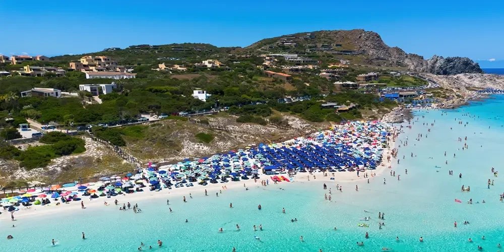 Sardinië verbiedt parasols op strand: dit moet je weten