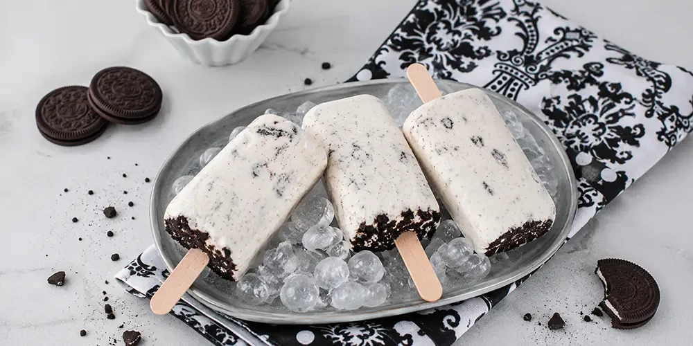 Met dit recept maak je zelf heerlijke Oreo ijsjes met yoghurt