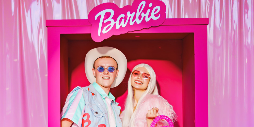 Geen inspiratie voor Halloween? Met deze 5 iconische duo-outfits steel je de show met je bestie